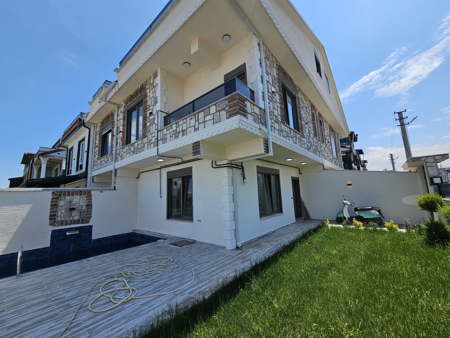 3+1  KÖŞE PARSEL, DENİZE MANZARALI JAKUZİLİ VİLLA