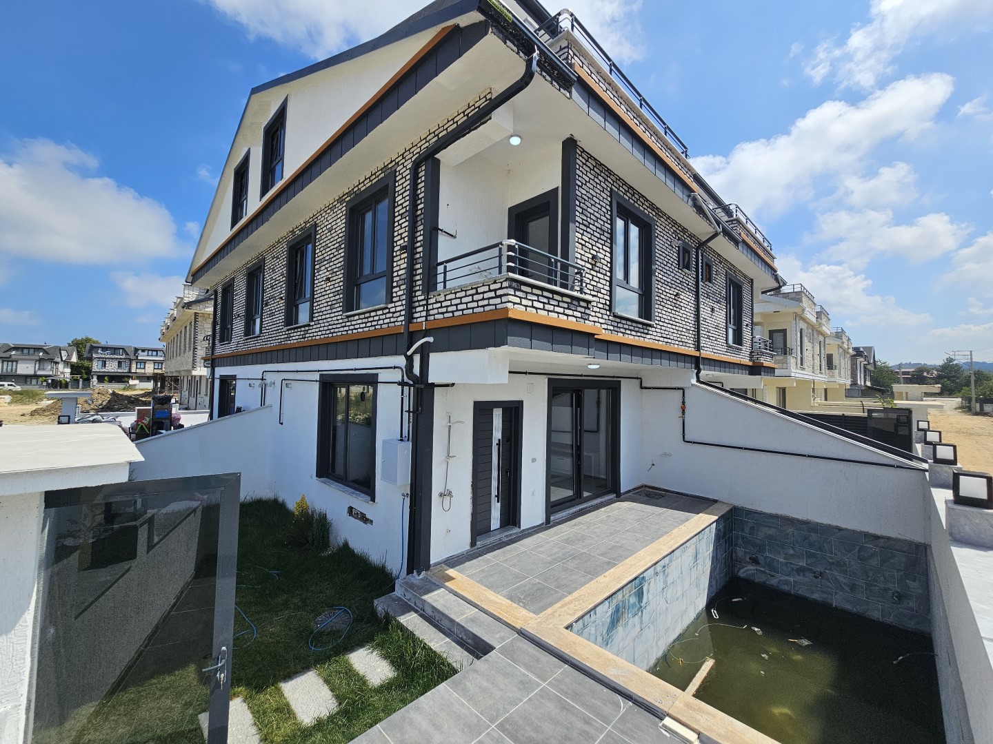4+1 KÖŞE PARSEL, MÜSTAKİL HAVUZLU VİLLA