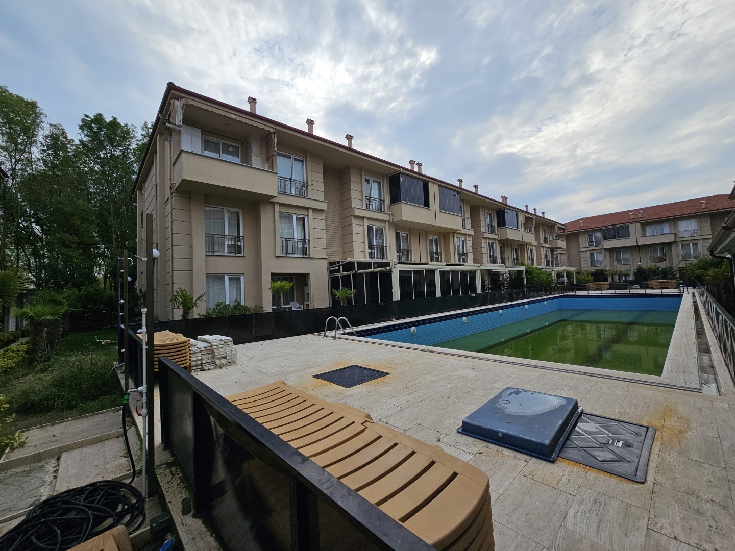 HAVUZLU SİTE İÇERİSİNDE 1+1 SATILIK DAİRE
